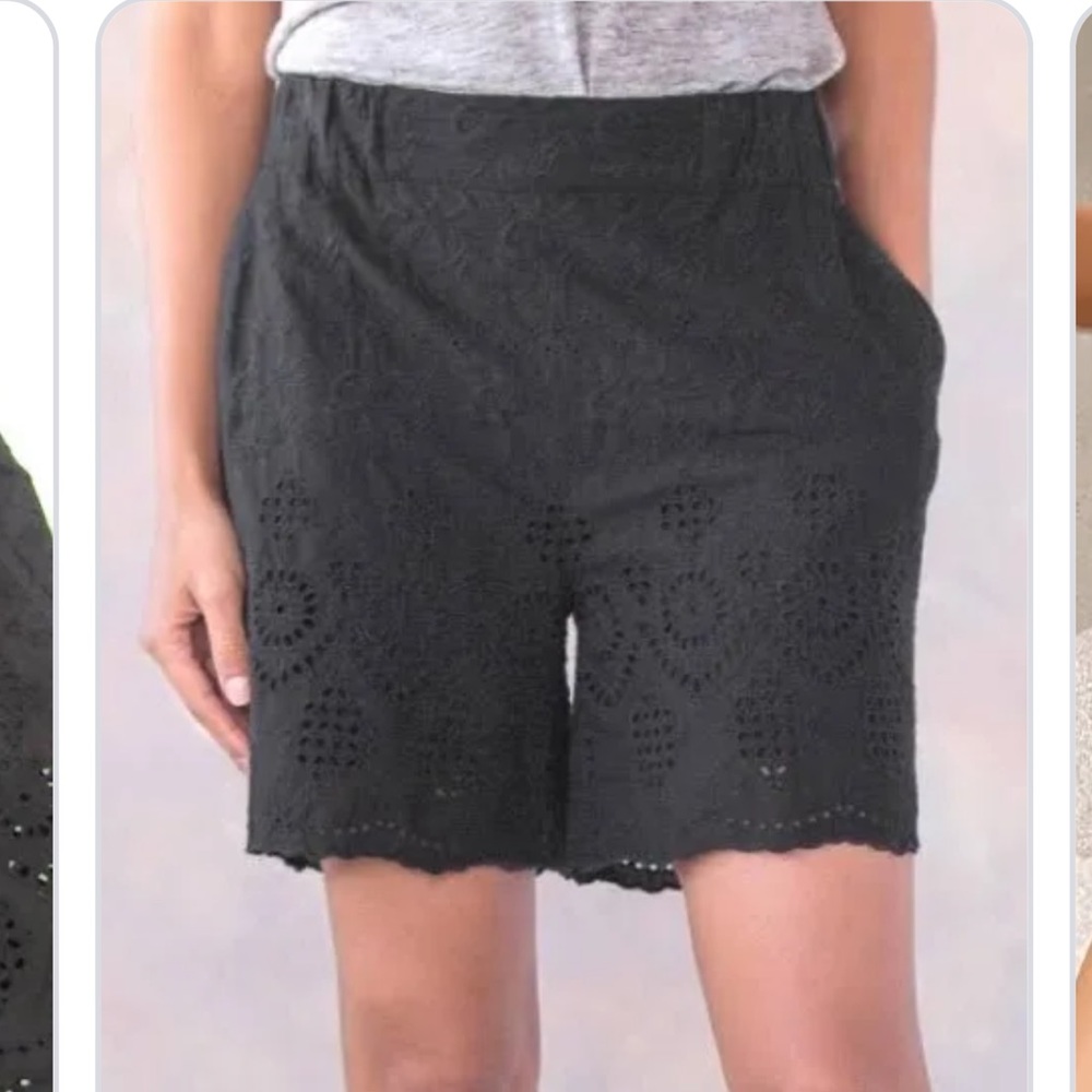 SUNDANCE brand Size Medium Black Lace Mid Rise 100% Cotton Shorts for Women